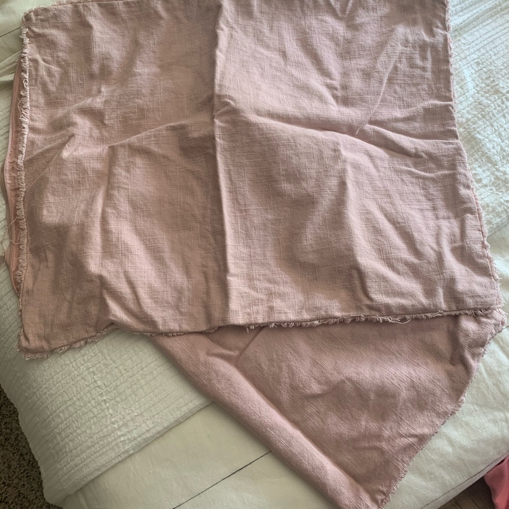Casaluna blush linen shams - like new